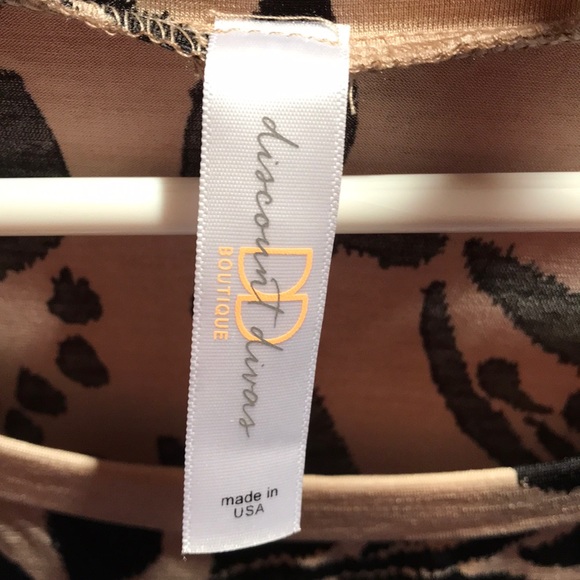 Discount Divas Top-size small - Picture 2 of 3